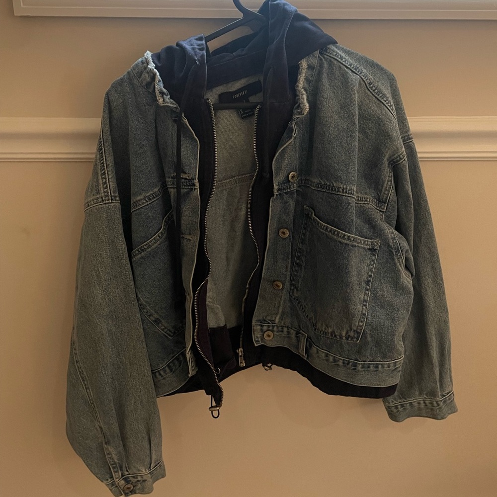 Cropped jean jacket with Navy Lining